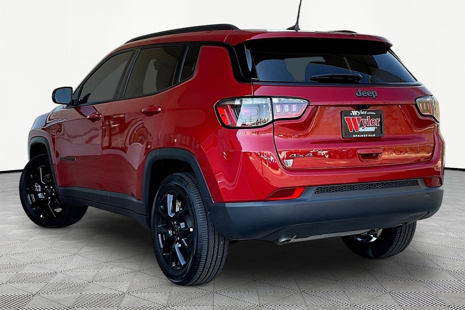 Used 2026 Jeep Compass Latitude image 4