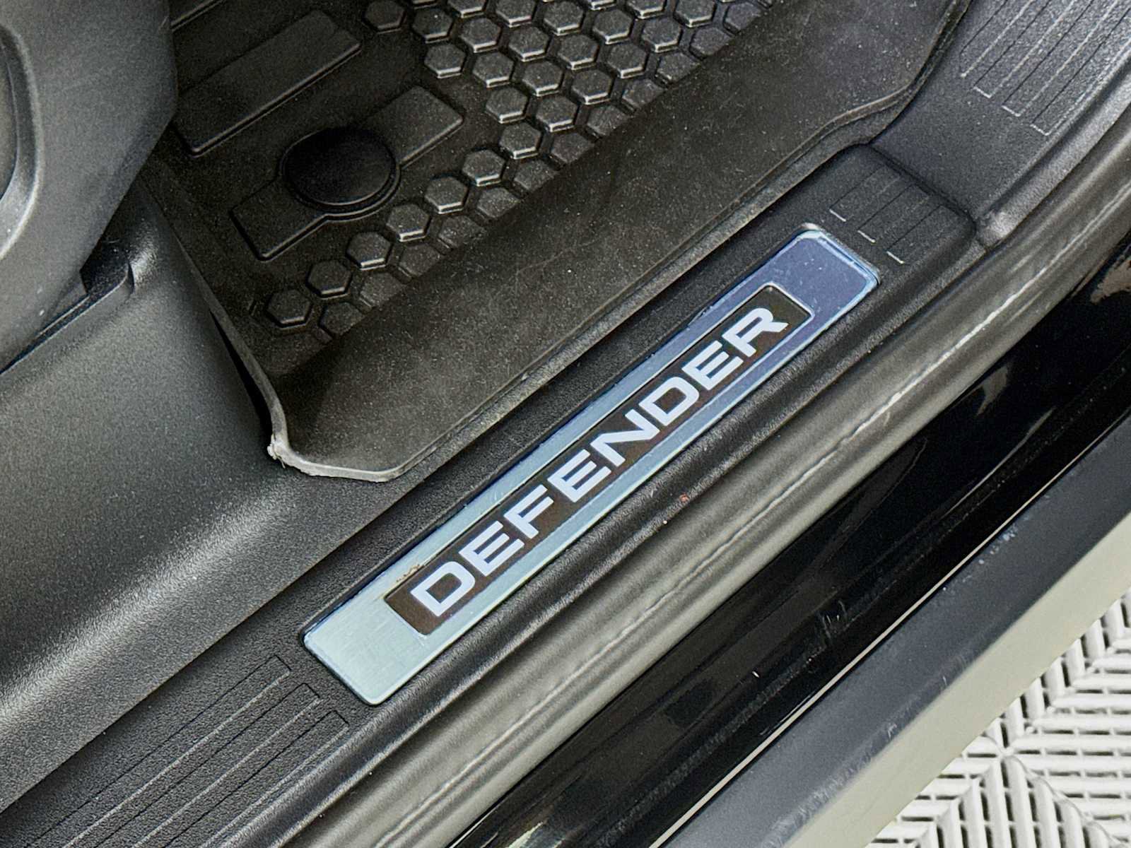 Used 2024 Land Rover Defender 110 X image 31