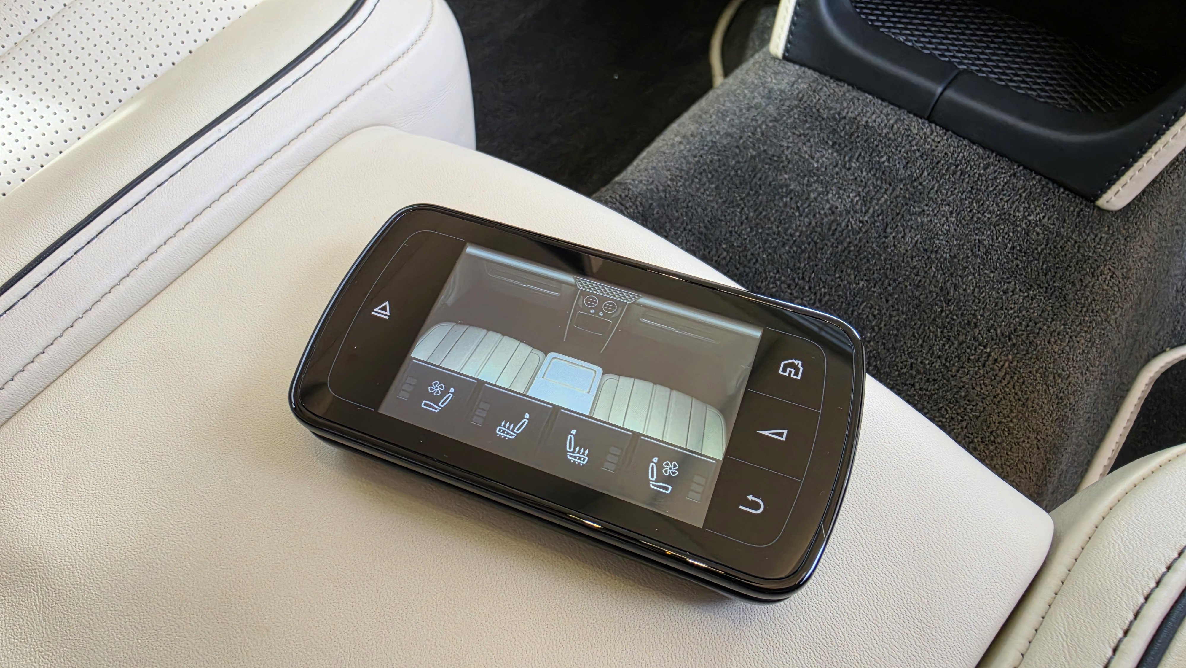 Used 2015 Bentley Flying Spur V8 image 35