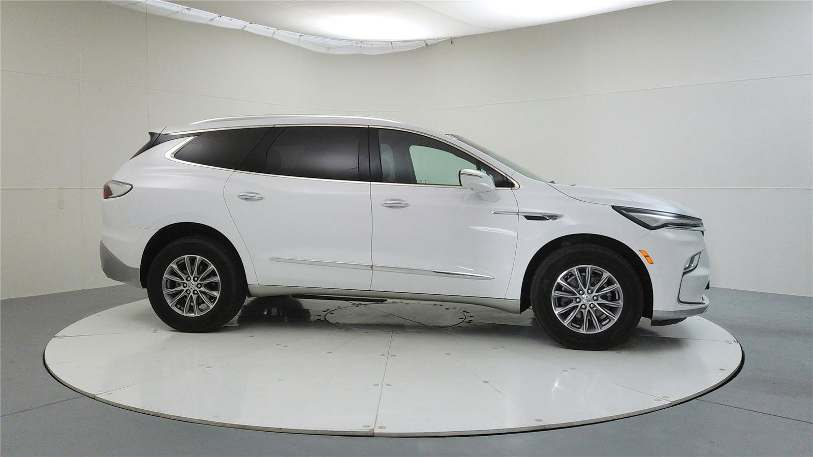 Used 2024 Buick Enclave Premium image 8