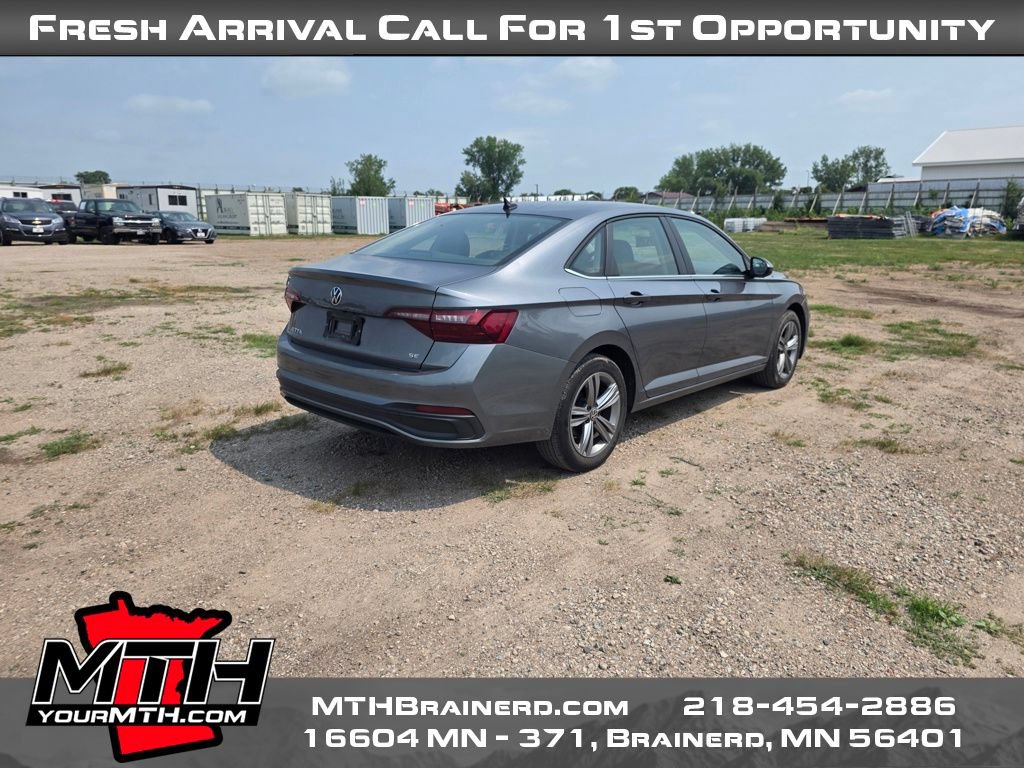 Used 2024 Volkswagen Jetta SE FWD image 8