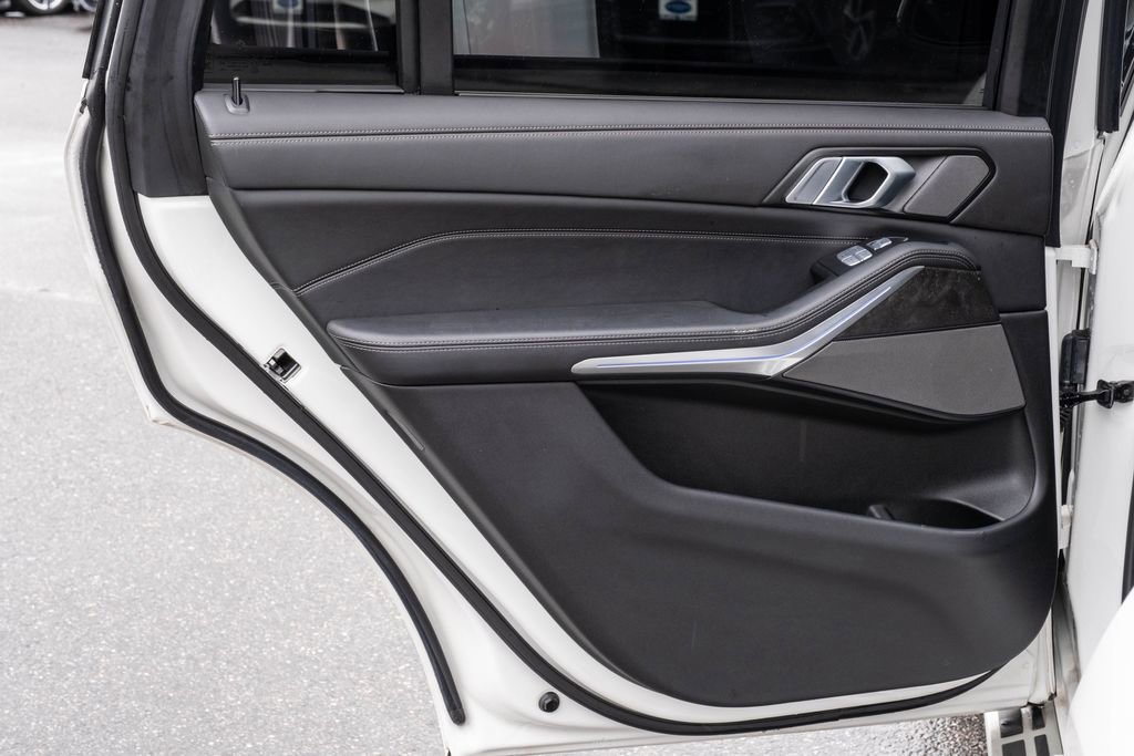 Used 2025 BMW X7 xDrive40i image 27