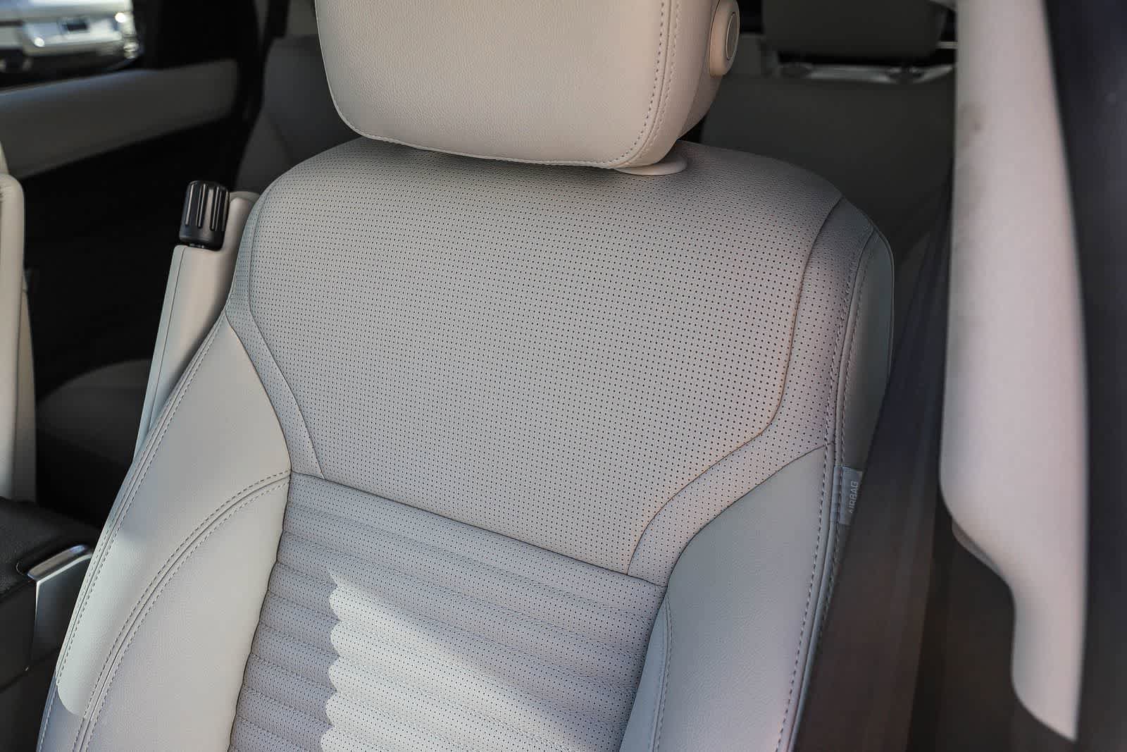 New 2026 Land Rover Discovery S image 26