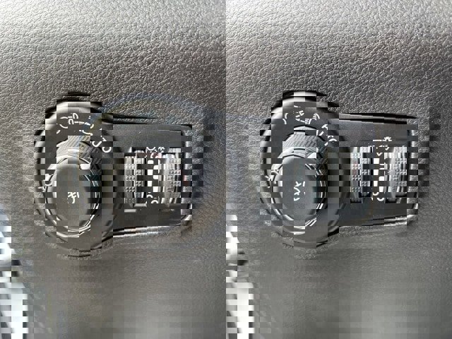 Used 2023 Jeep Compass Latitude image 17