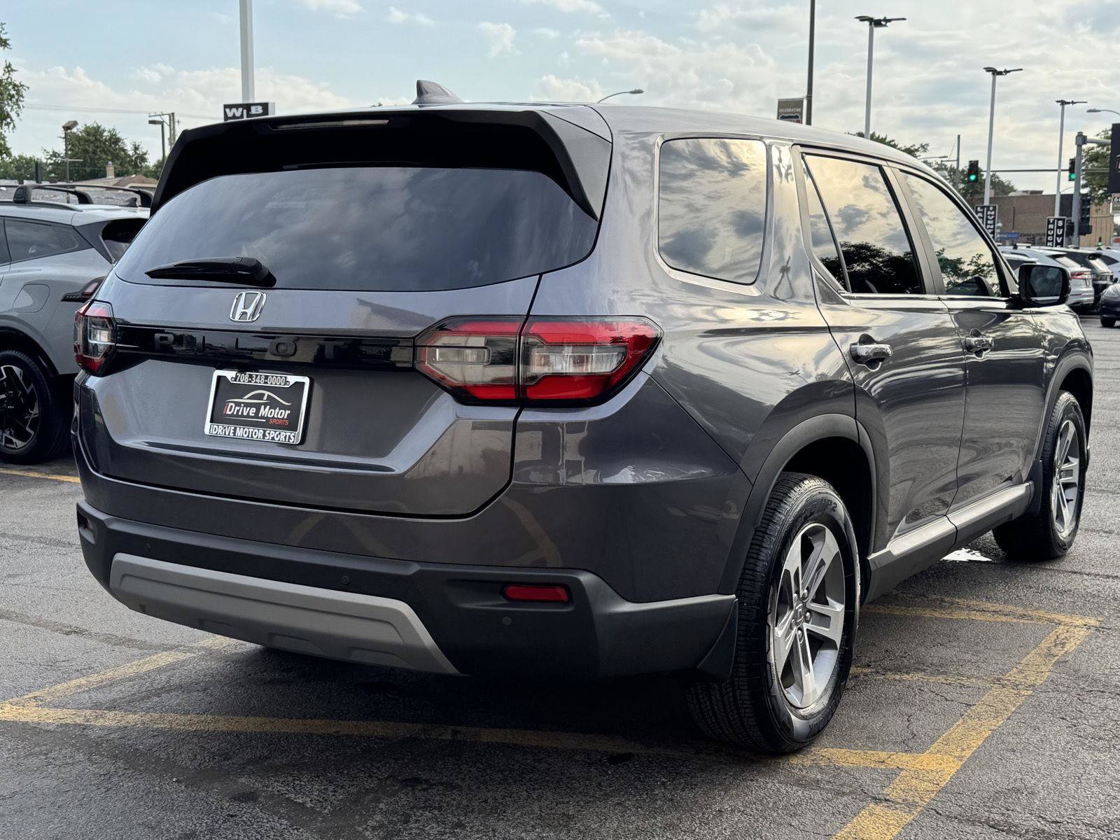 Used 2025 Honda Pilot EX-L image 7