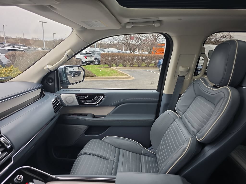 Used 2022 Lincoln Navigator Black Label AWD/4WD image 35