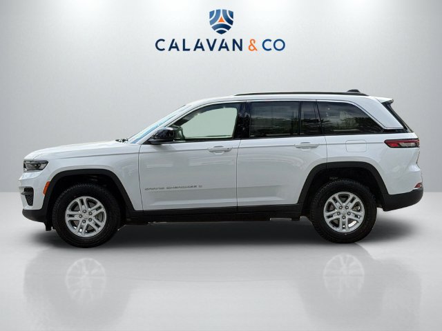 Used 2025 Jeep Grand Cherokee Laredo AWD/4WD image 4