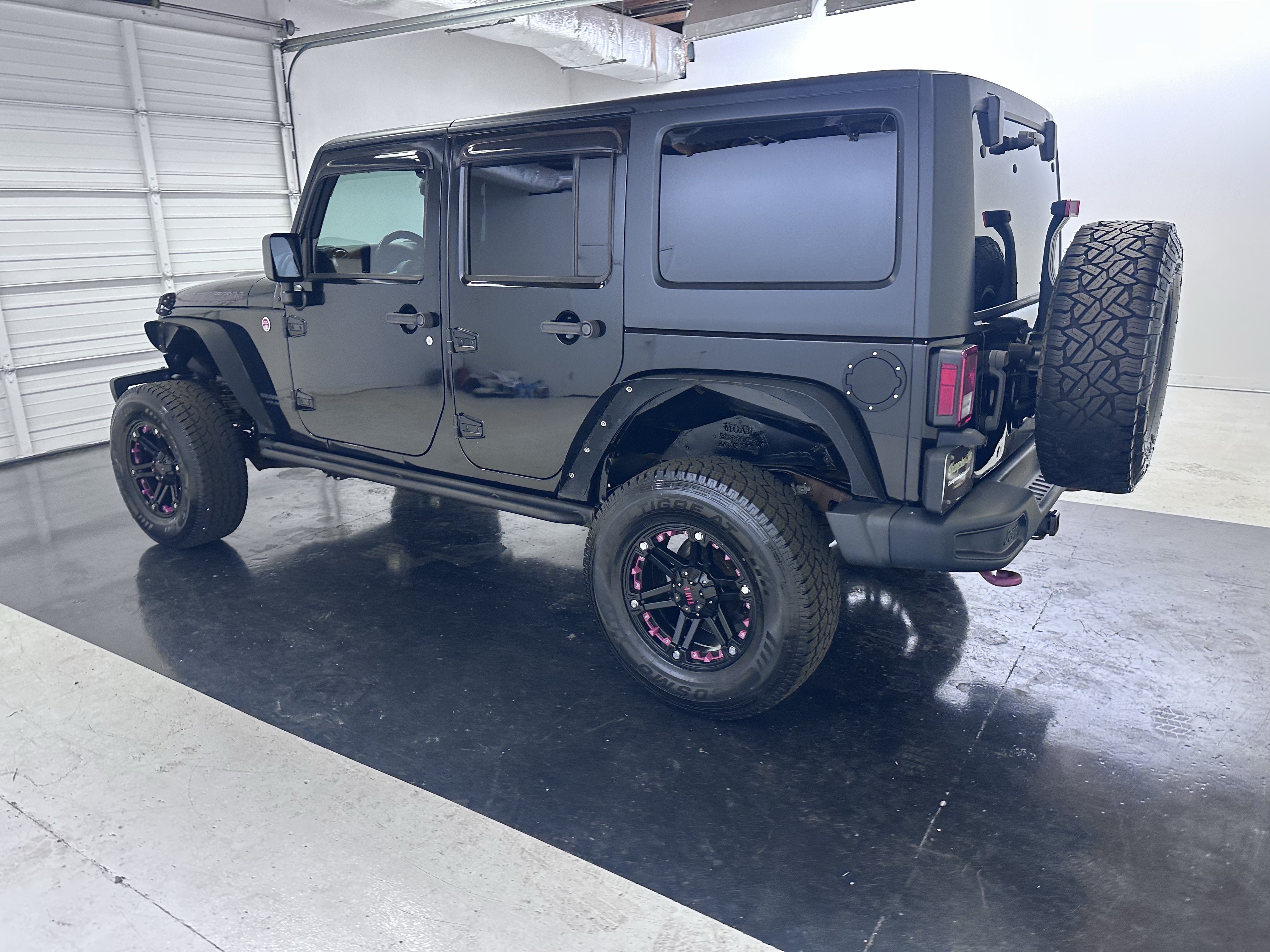 Used 2015 Jeep Wrangler Unlimited Rubicon AWD/4WD image 11