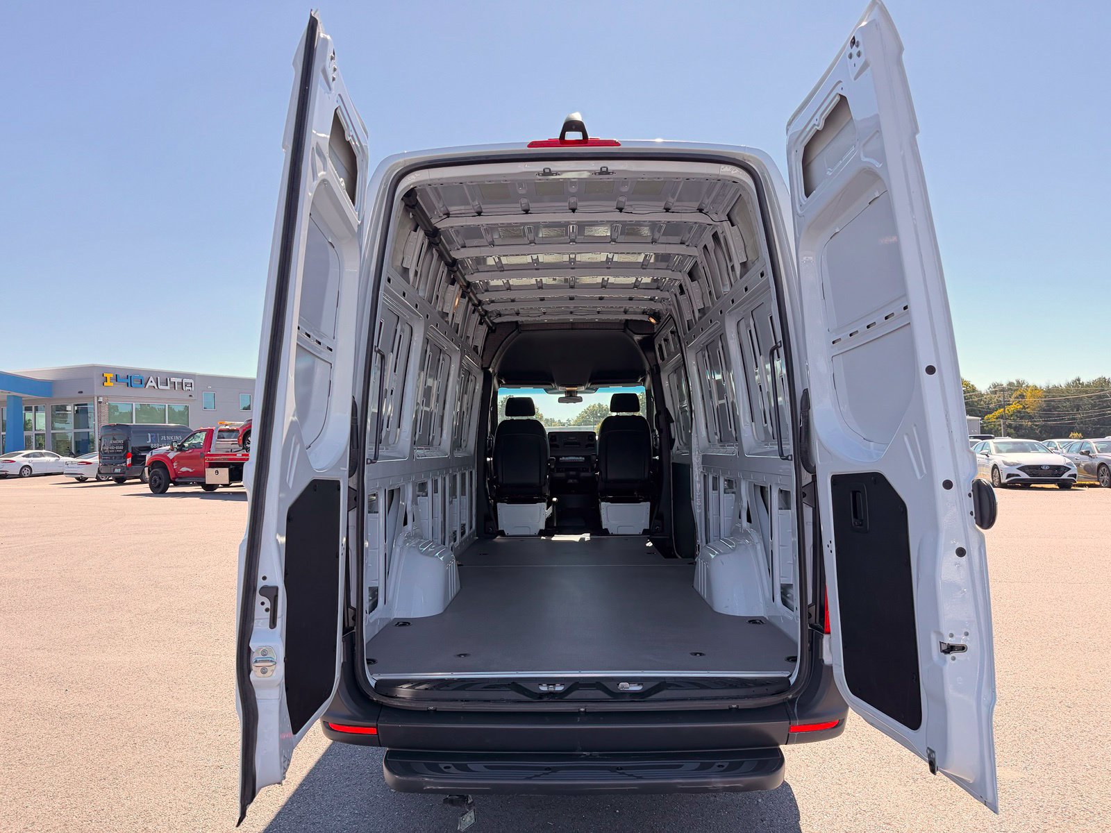 Used 2025 Mercedes-Benz Sprinter 2500 image 14
