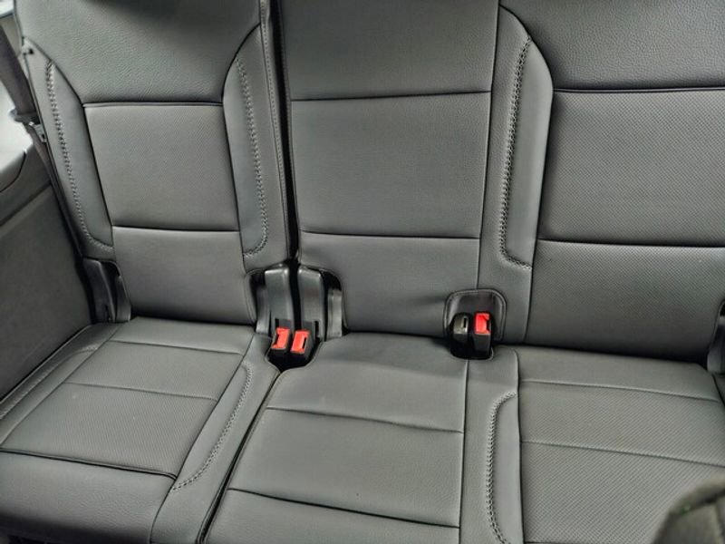 Used 2023 GMC Yukon Denali image 9