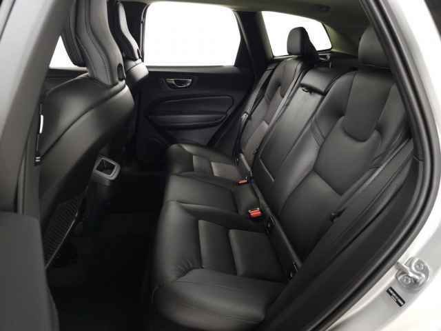 Certified 2025 Volvo XC60 B5 Plus AWD/4WD image 34