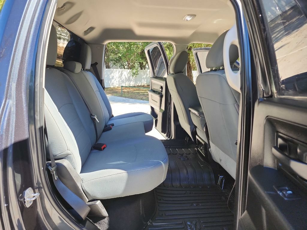 Used 2018 RAM 3500 Tradesman w/ Chrome Appearance Group AWD/4WD image 32