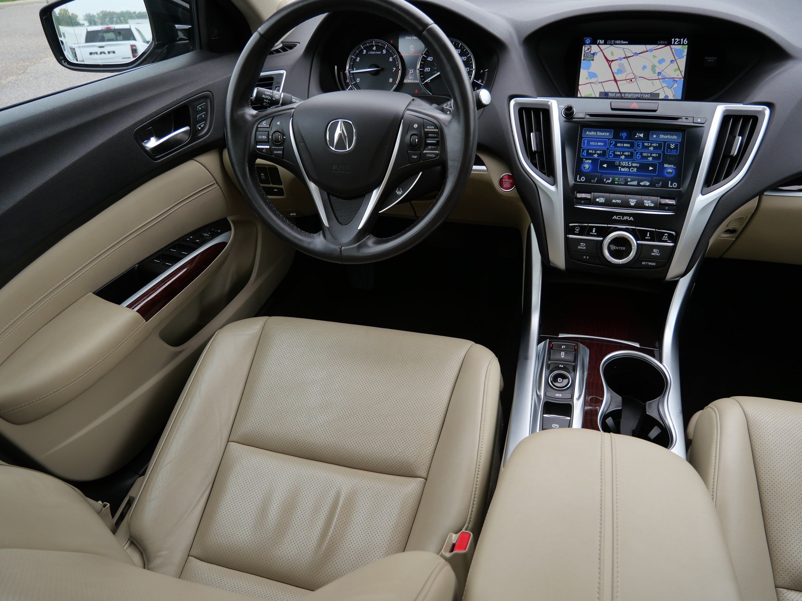 Used 2015 Acura TLX w/ Technology Package FWD image 9