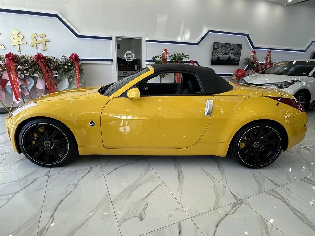 Used 2005 Nissan 350Z Touring RWD image 8