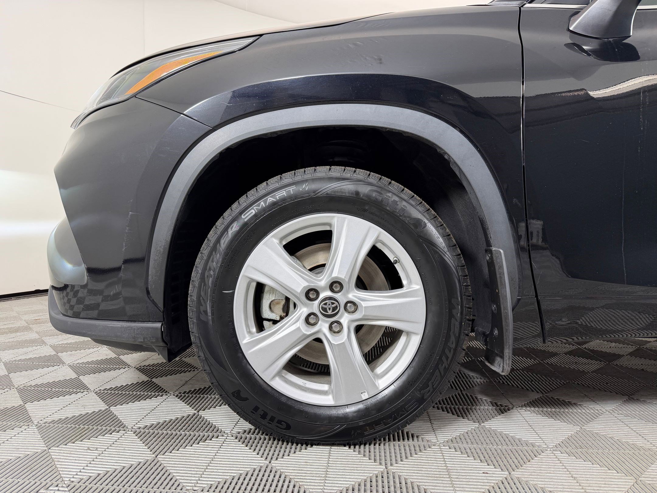 Certified 2024 Toyota Highlander LE image 10