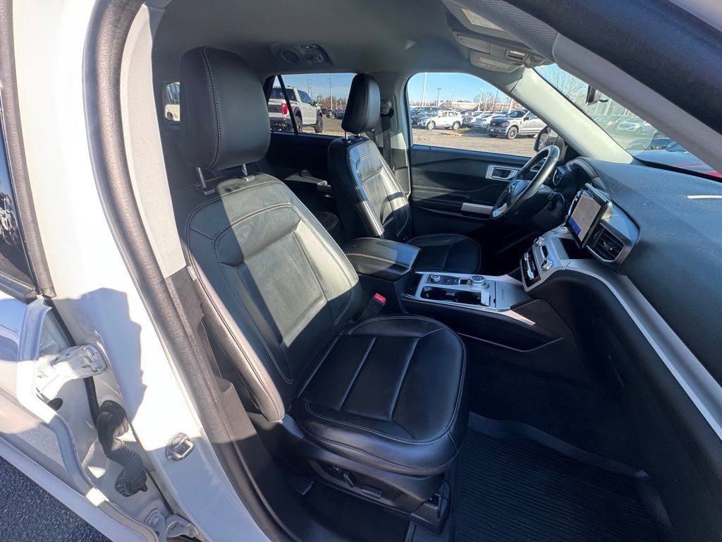 Certified 2023 Ford Explorer XLT w/ Equipment Group 202A image 18