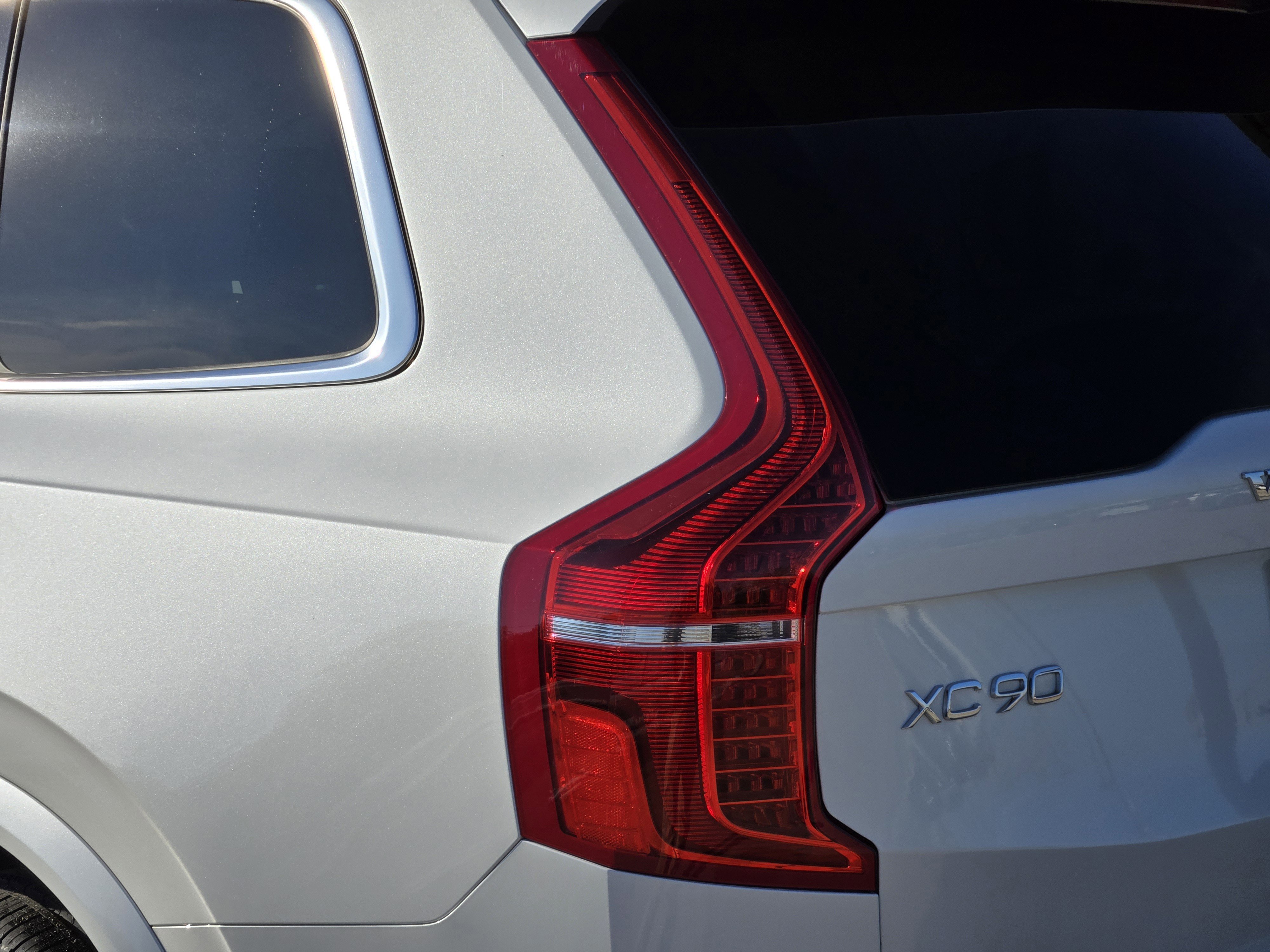 Used 2023 Volvo XC90 T8 Core w/ Protection Package Premier image 40