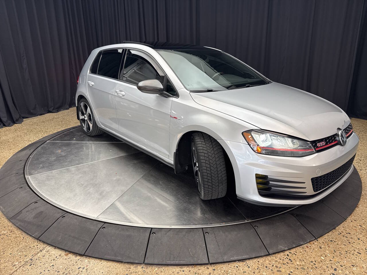 Used 2016 Volkswagen GTI SE w/ Lighting Package (SEL) FWD image 8