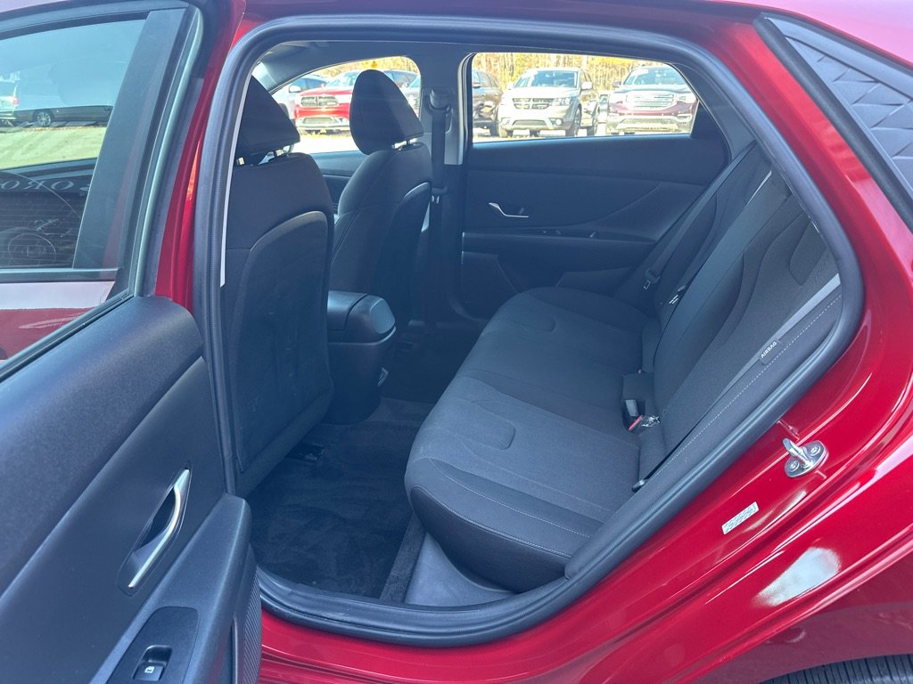 Used 2024 Hyundai Elantra SE image 11