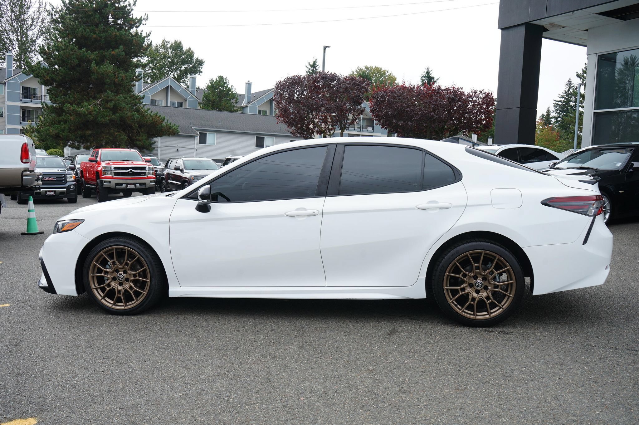 Used 2023 Toyota Camry SE AWD/4WD image 2