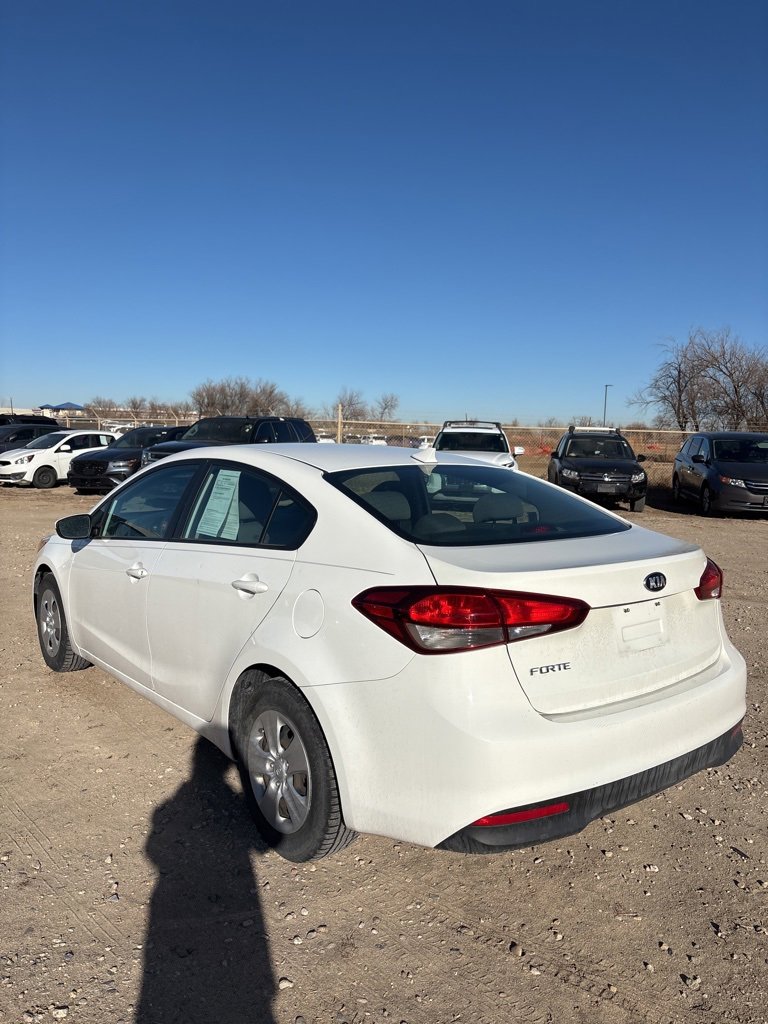 Used 2017 Kia Forte LX image 3