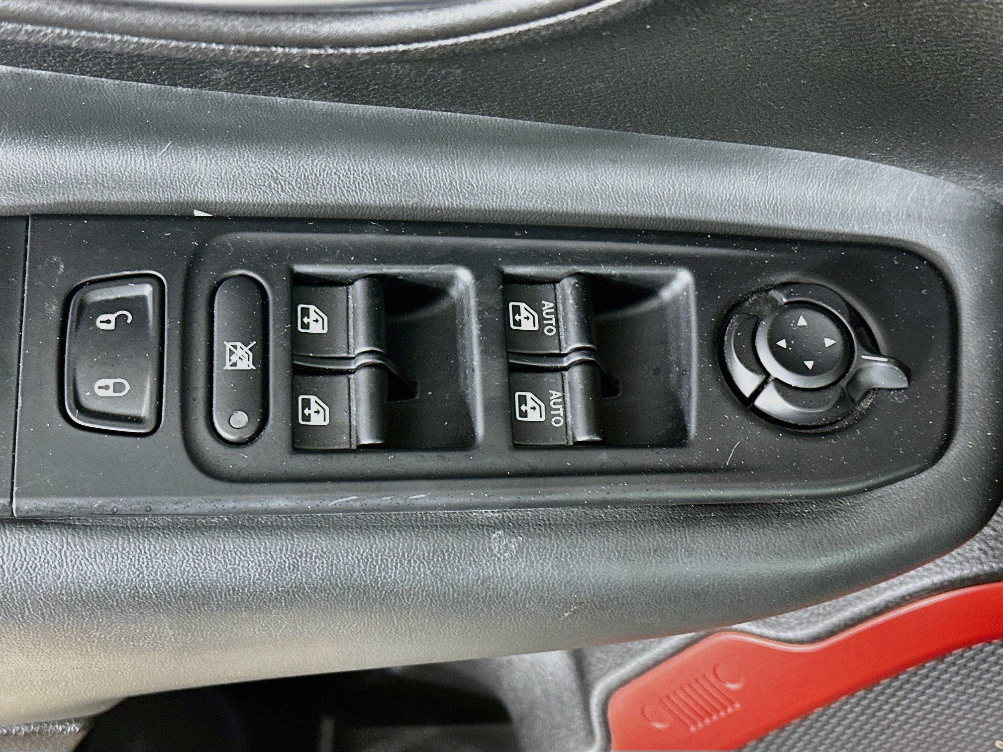 Used 2019 Jeep Renegade Trailhawk w/ UConnect 8.4 Nav Group AWD/4WD image 15