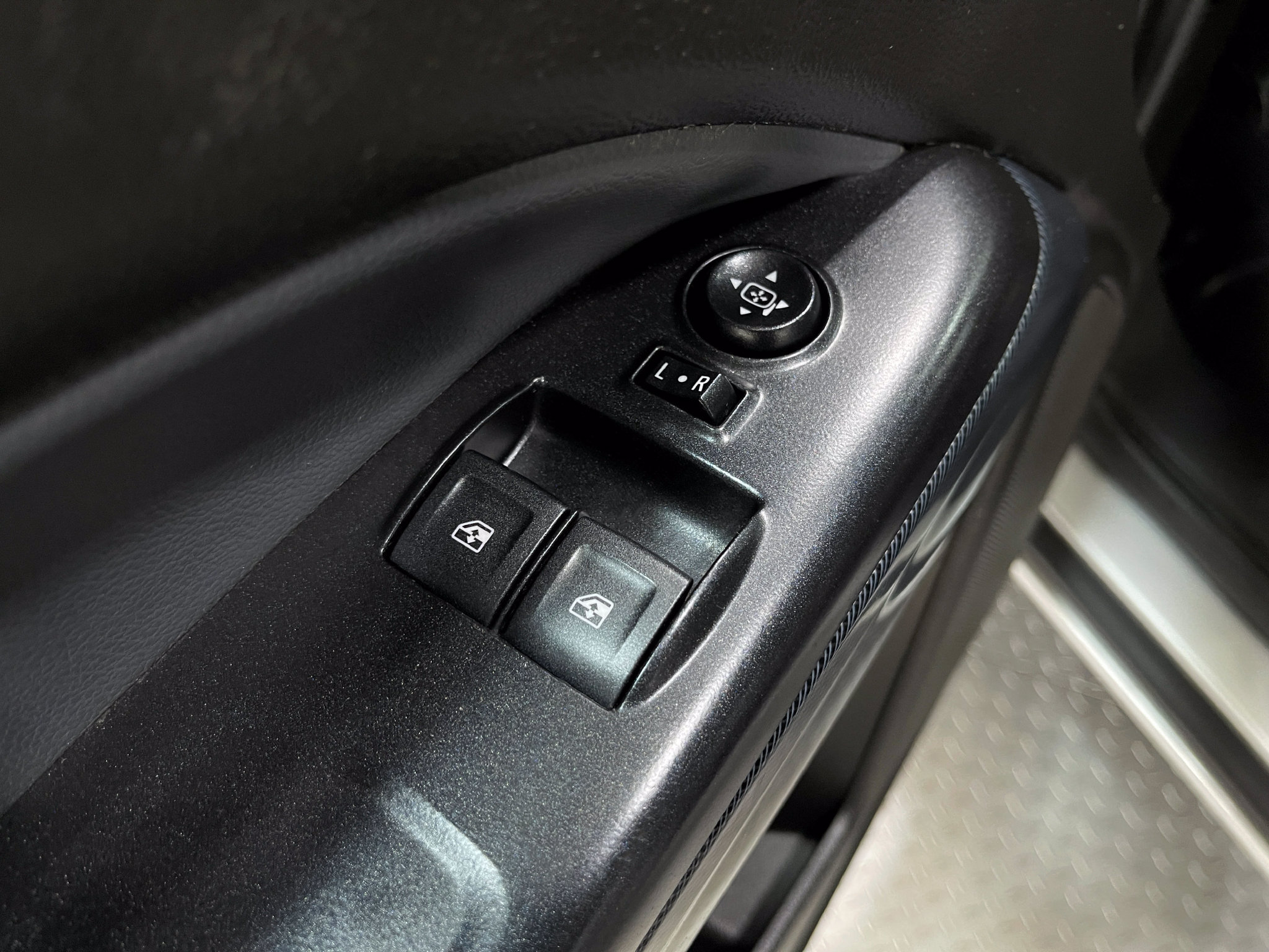 Used 2017 Chevrolet Colorado Z71 AWD/4WD image 13