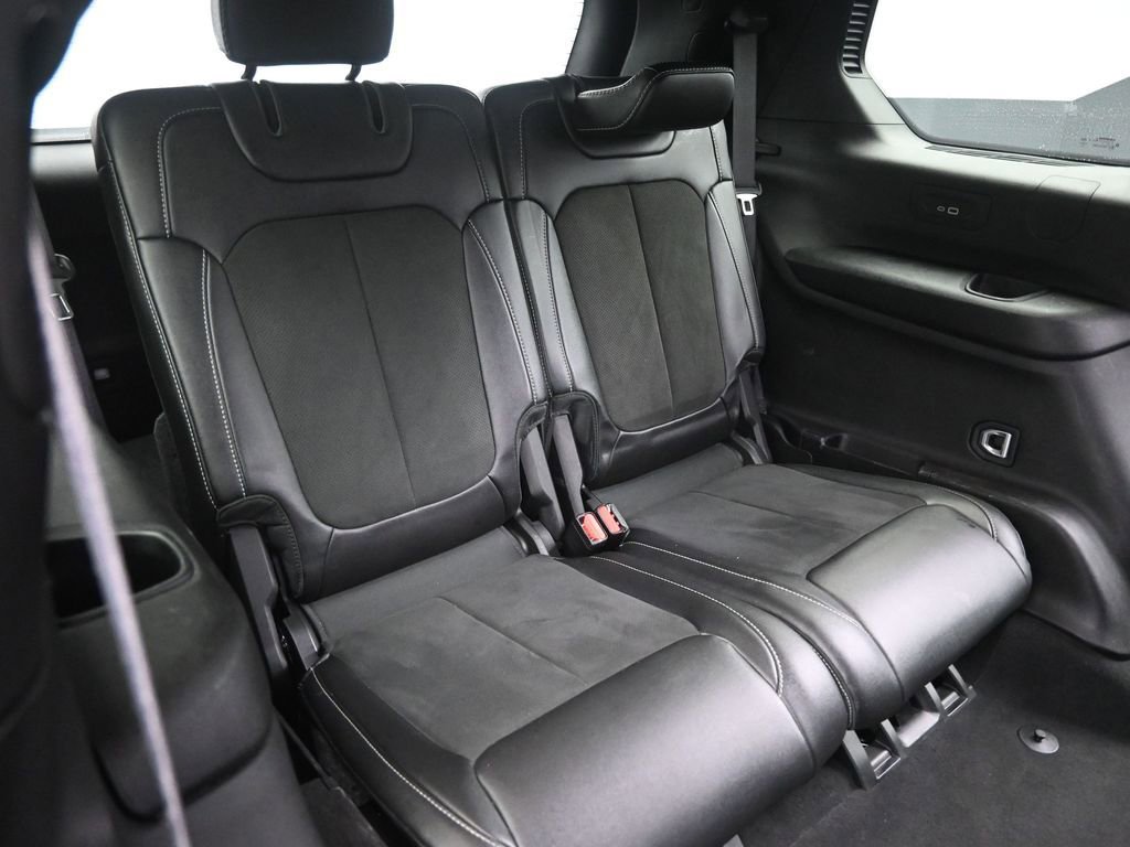 Used 2024 Jeep Grand Cherokee L Laredo AWD/4WD image 17