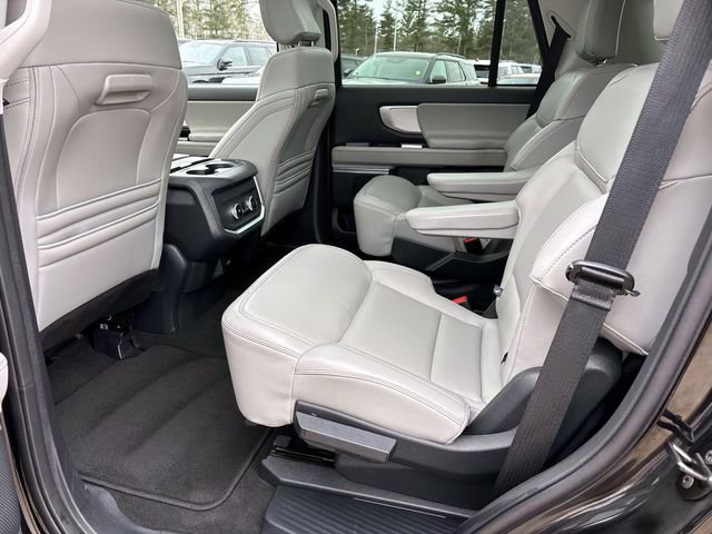 Used 2025 Ford Expedition Active image 9