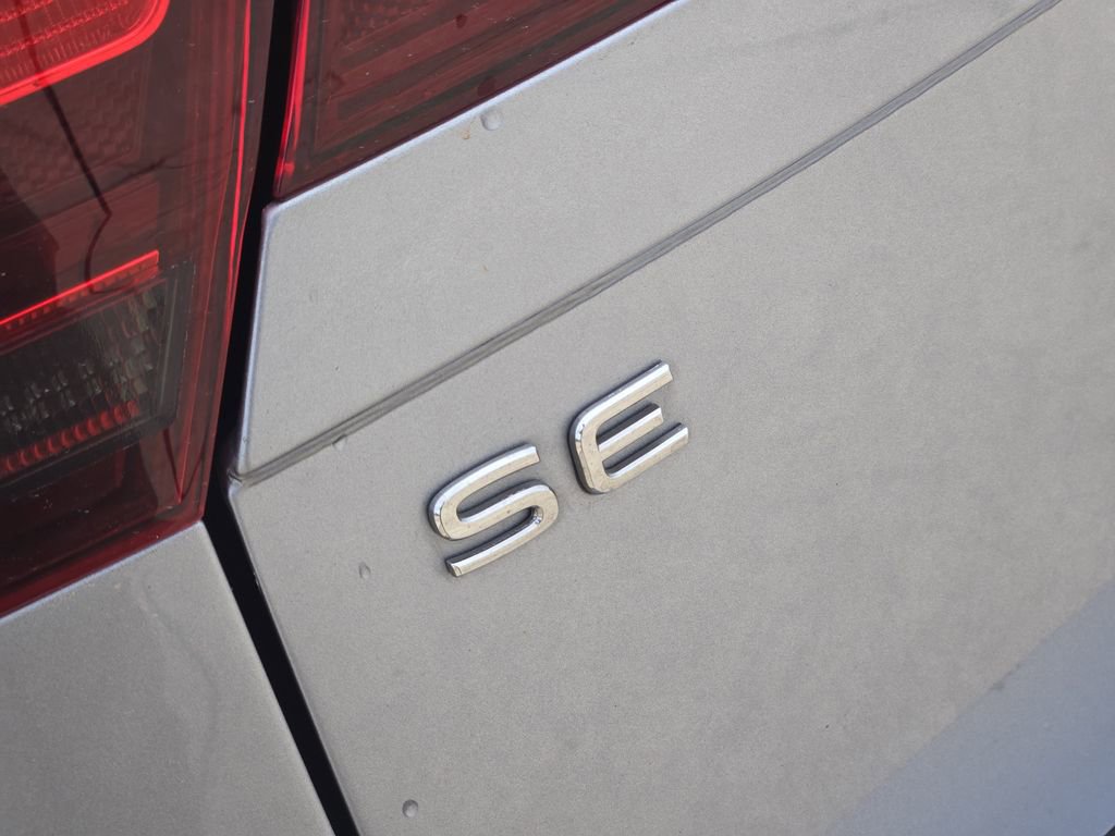 Used 2022 Volkswagen Tiguan SE FWD image 12