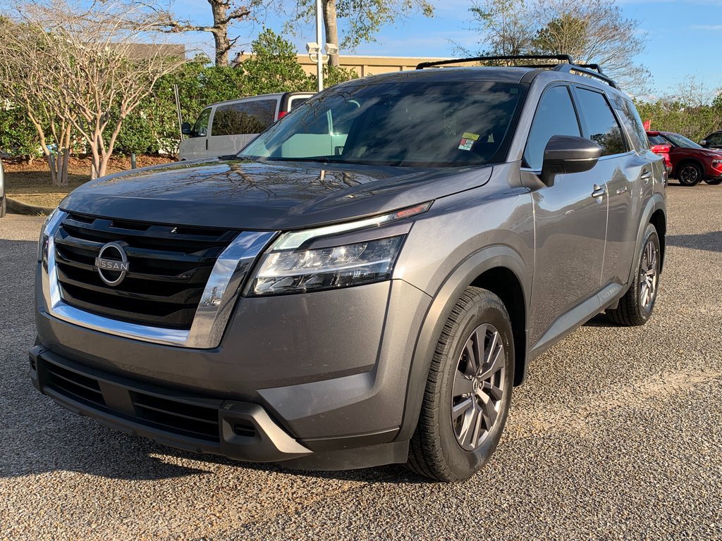 Used 2022 Nissan Pathfinder SV image 4