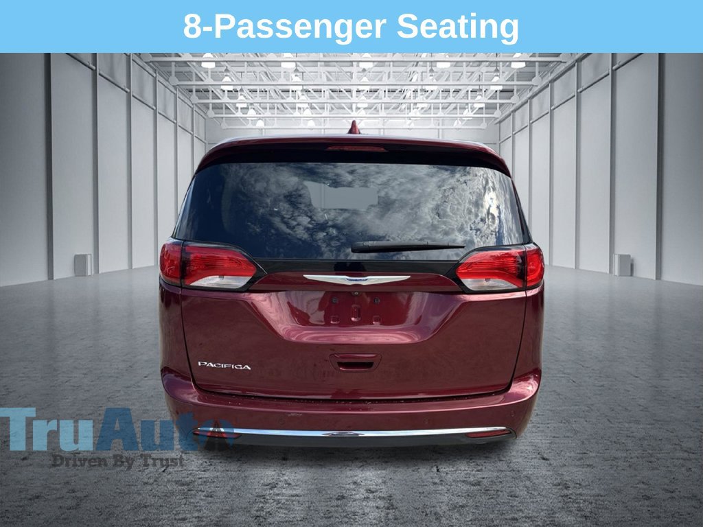 Used 2020 Chrysler Pacifica Touring w/ Tire & Wheel Group FWD image 7