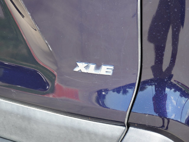 Used 2019 Toyota RAV4 XLE Premium FWD image 20