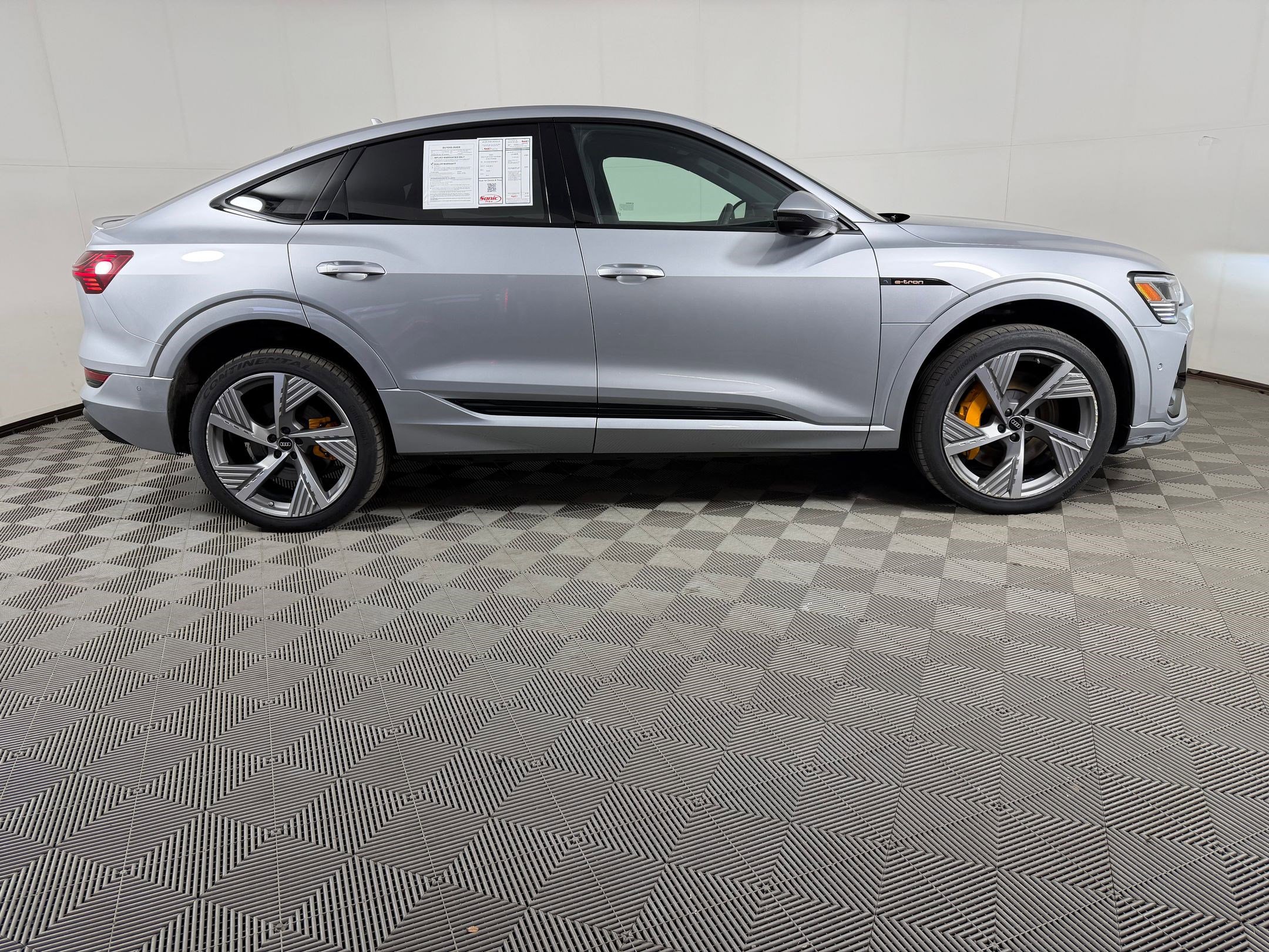 Used 2023 Audi e-tron Prestige w/ Prestige Package AWD/4WD image 8