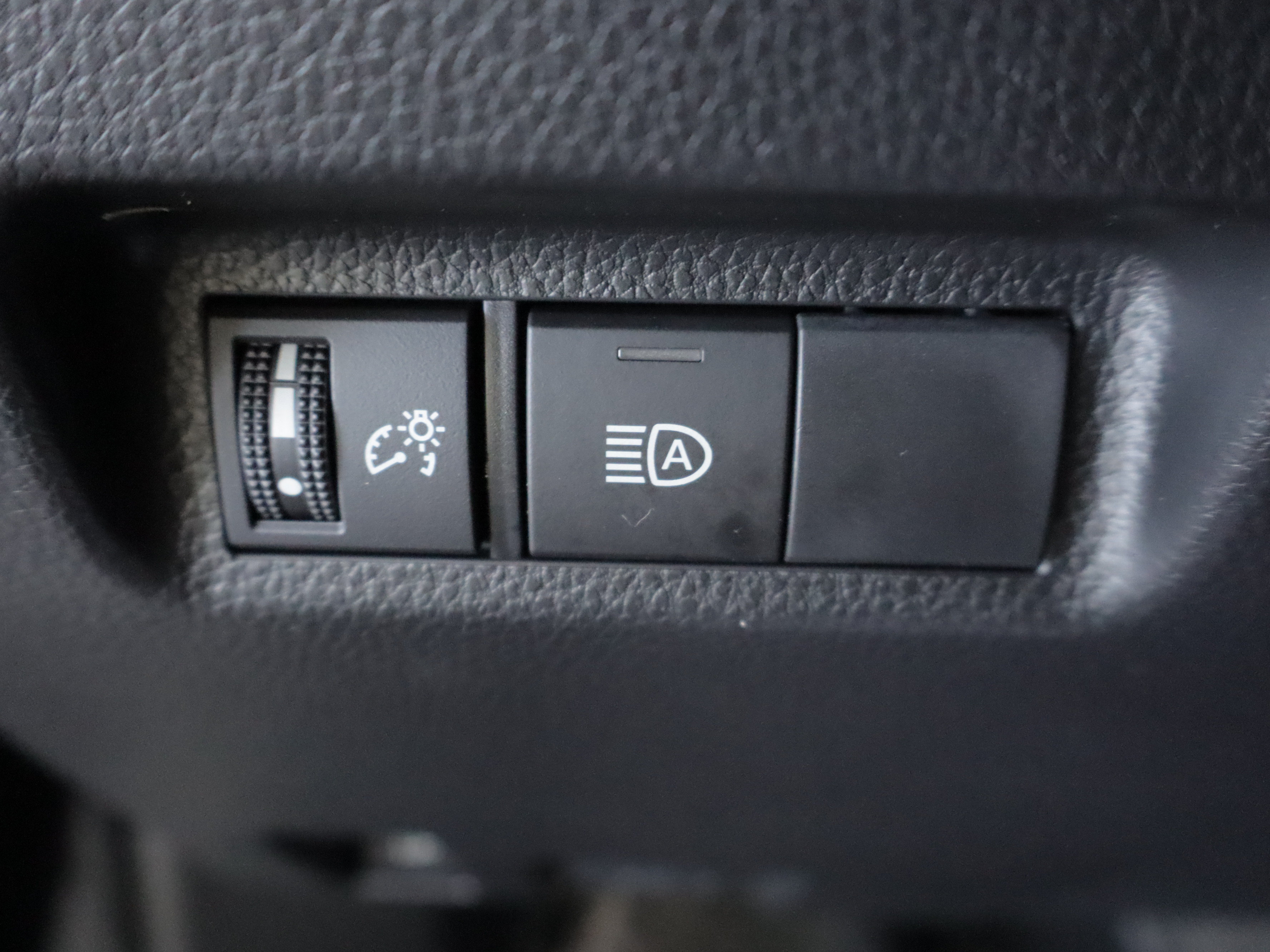 Used 2025 Toyota RAV4 LE AWD/4WD image 17