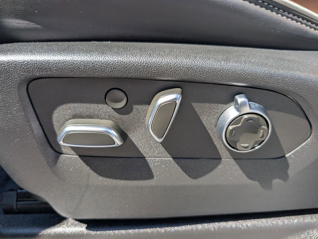 Used 2023 GMC Yukon Denali Ultimate AWD/4WD image 18