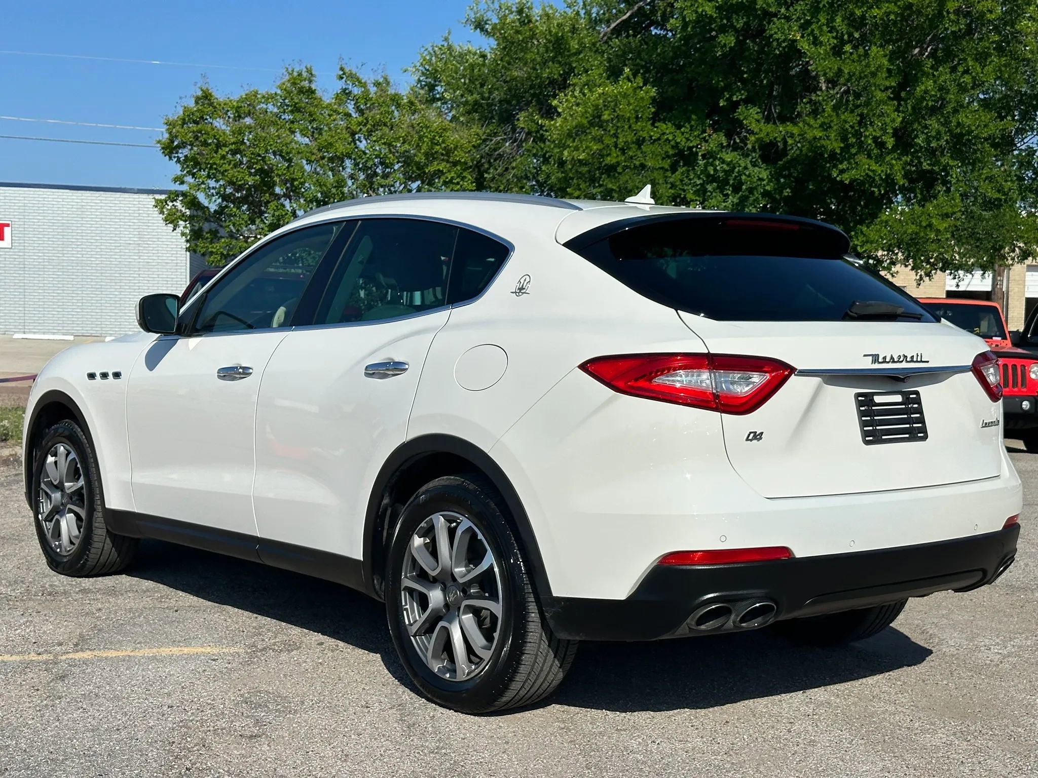 Used 2017 Maserati Levante AWD/4WD image 4