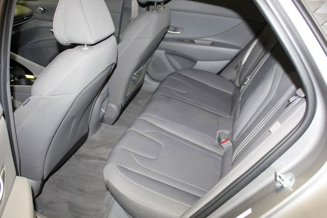 Used 2024 Hyundai Elantra SEL w/ Convenience Package image 13