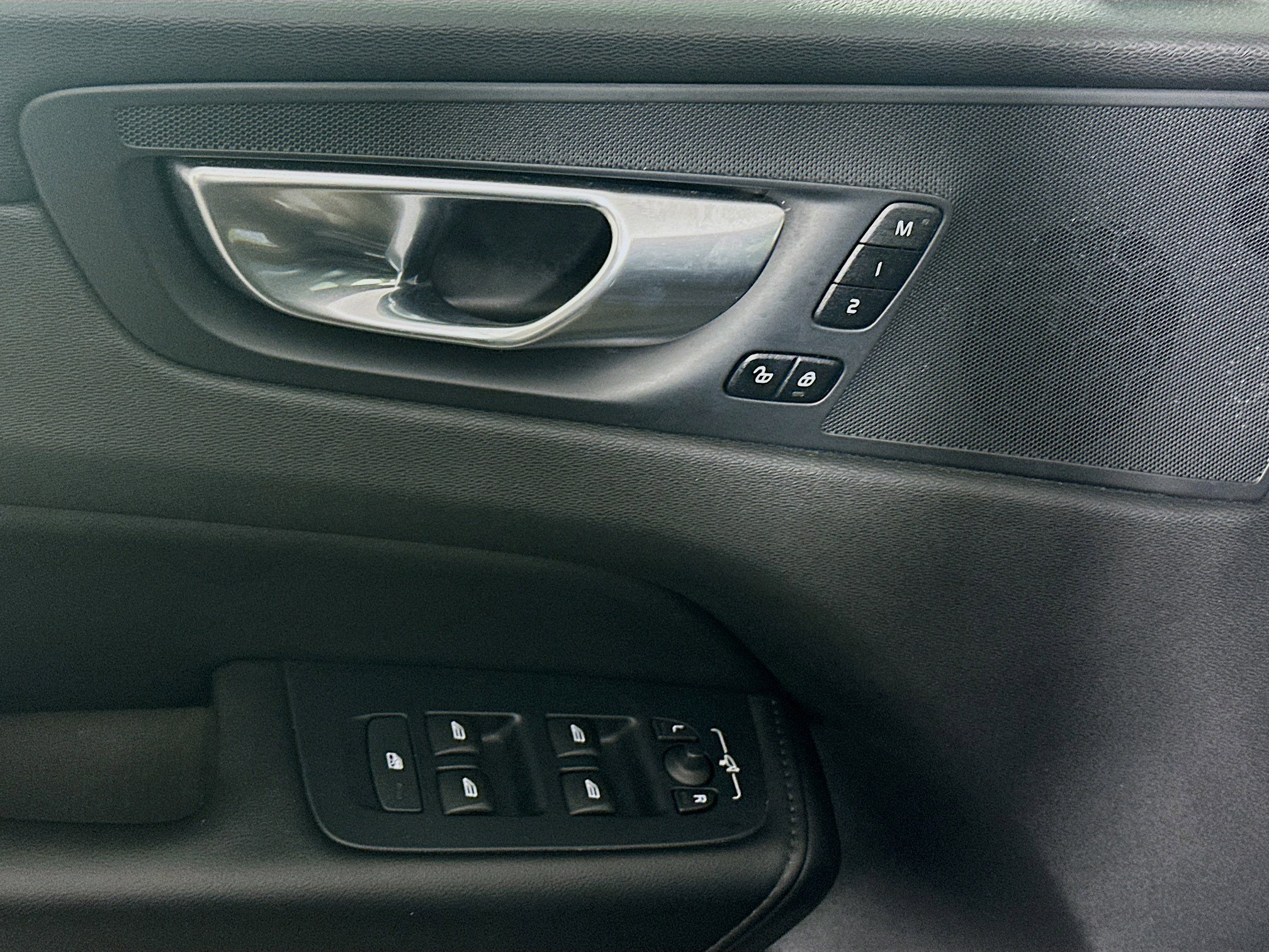 Used 2024 Volvo XC60 B5 Core w/ Climate Package image 15