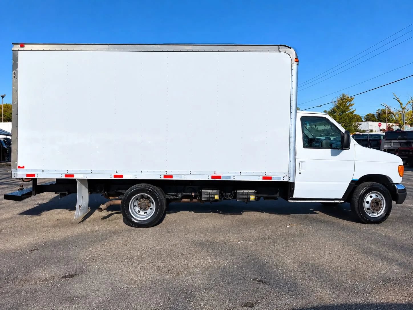 Used 2005 Ford E-350 and Econoline 350 Super Duty RWD image 6