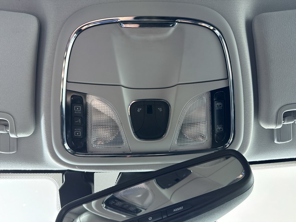 Used 2019 Jeep Cherokee Trailhawk AWD/4WD image 30