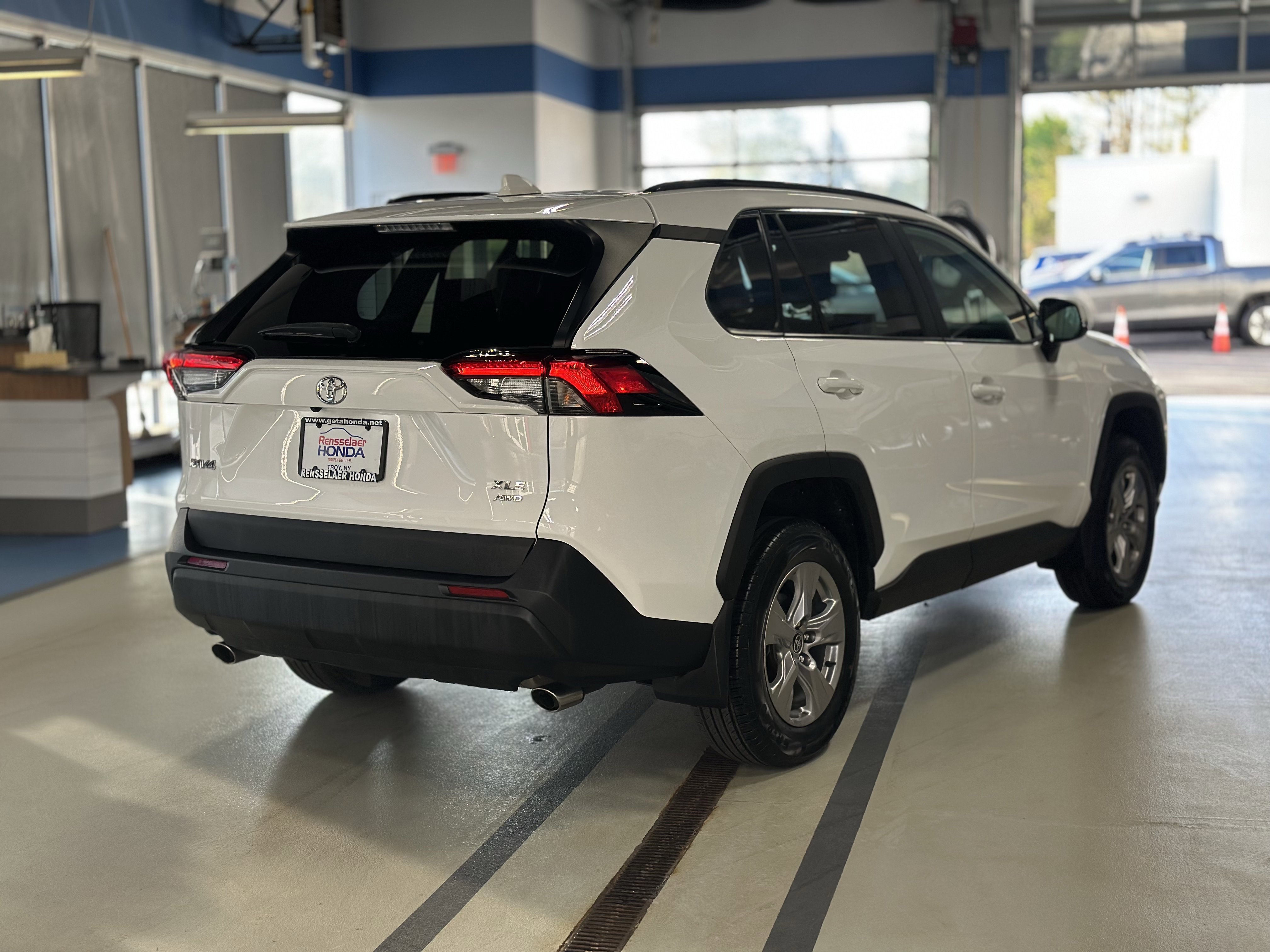 Used 2023 Toyota RAV4 XLE w/ Convenience Package AWD/4WD image 4