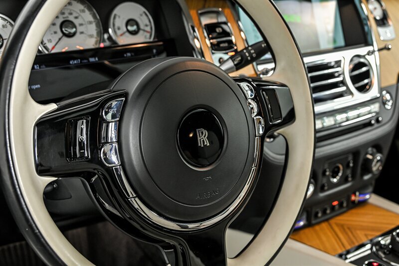 Used 2017 Rolls-Royce Wraith RWD image 21