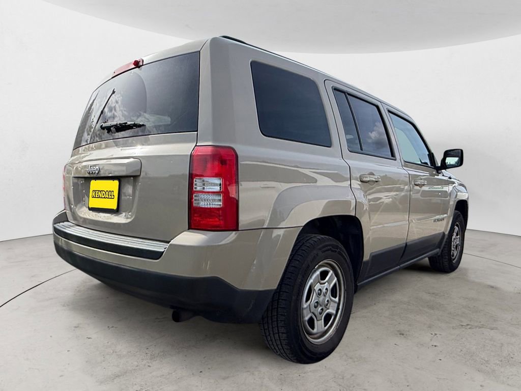 Used 2017 Jeep Patriot Sport w/ Power Value Group FWD image 4