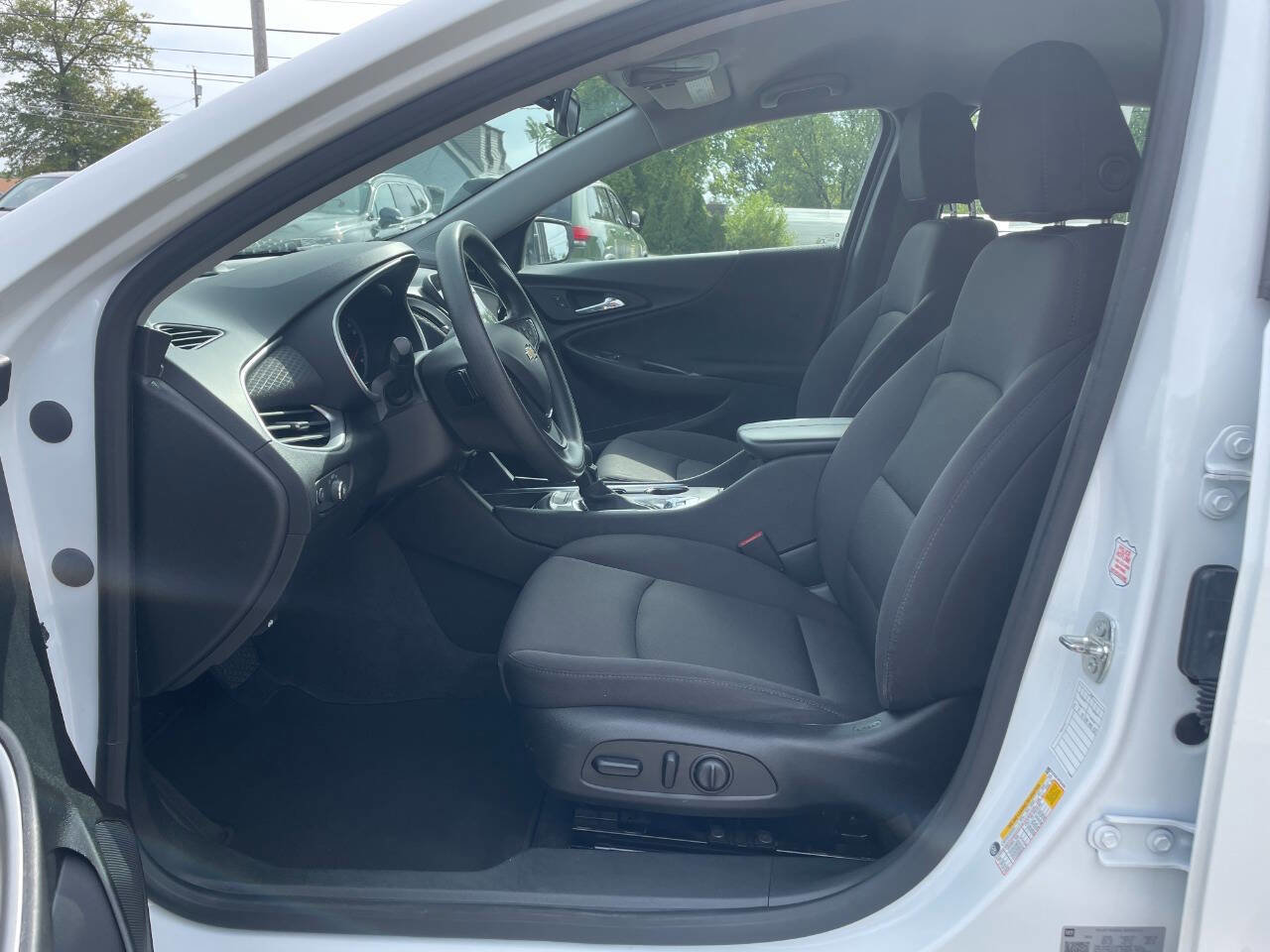 Used 2023 Chevrolet Malibu LT image 25