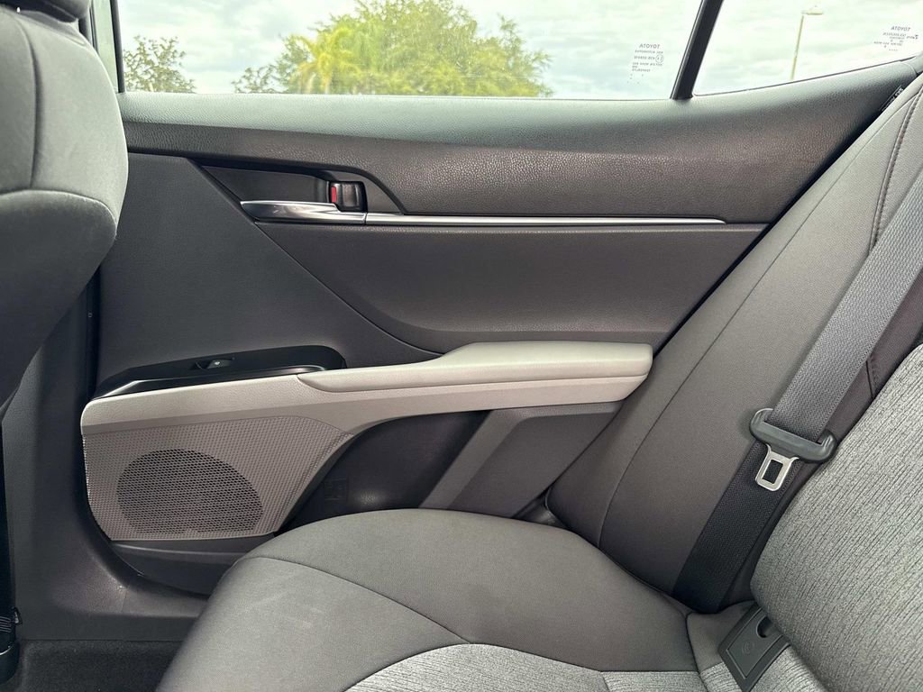 Used 2020 Toyota Camry LE image 17