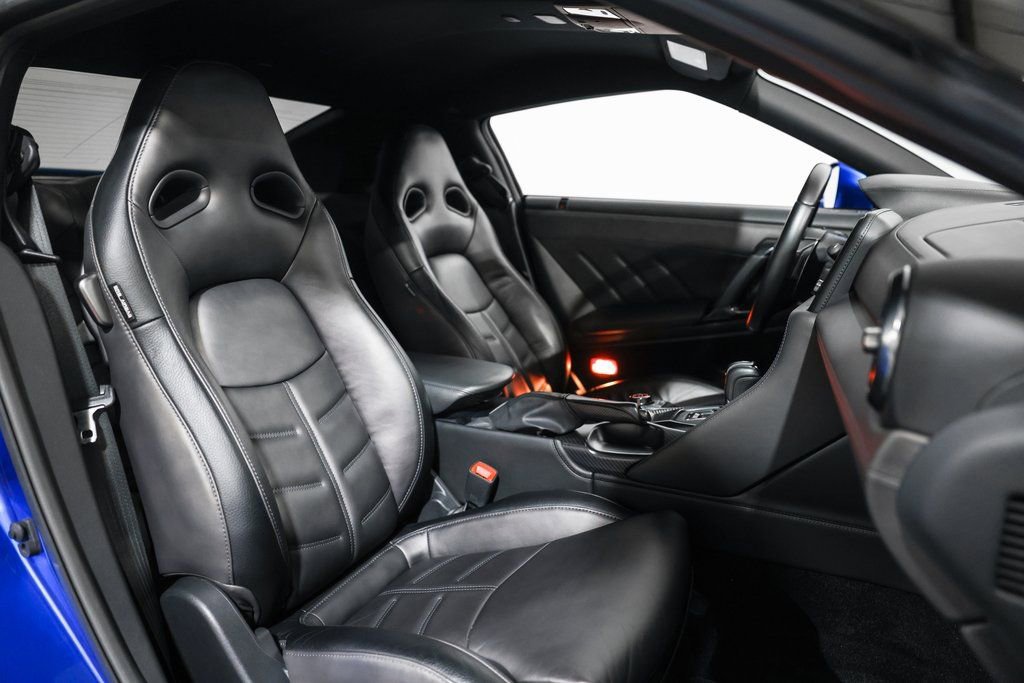 Used 2021 Nissan GT-R Premium image 20