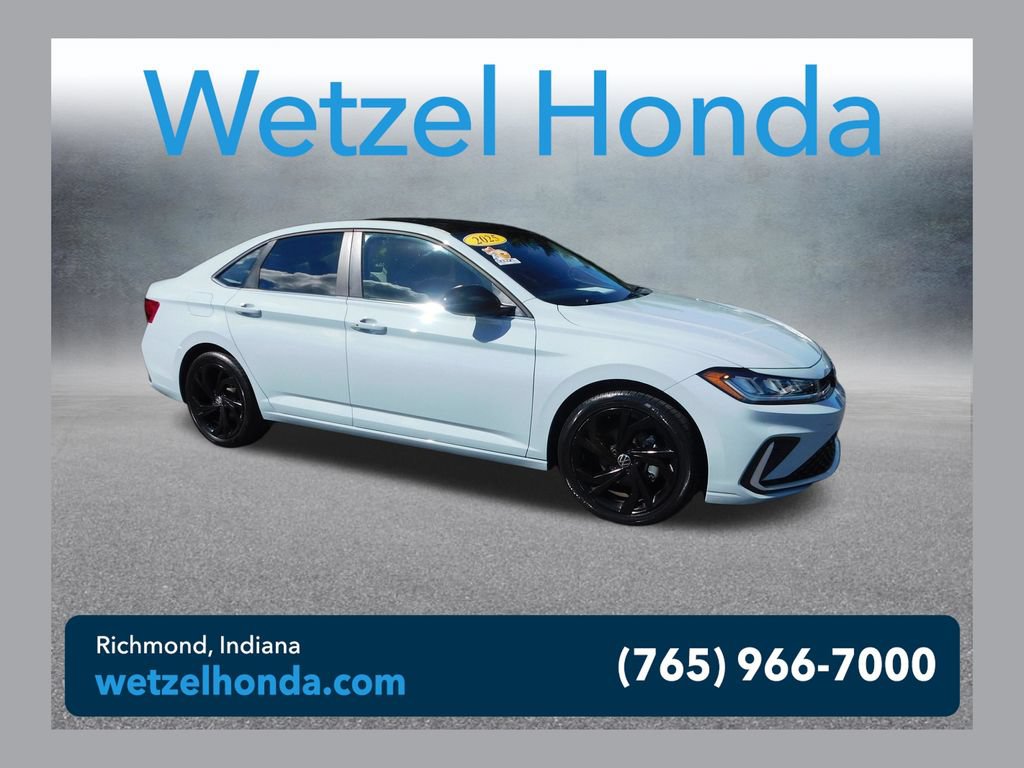 Used 2025 Volkswagen Jetta SE FWD image 1