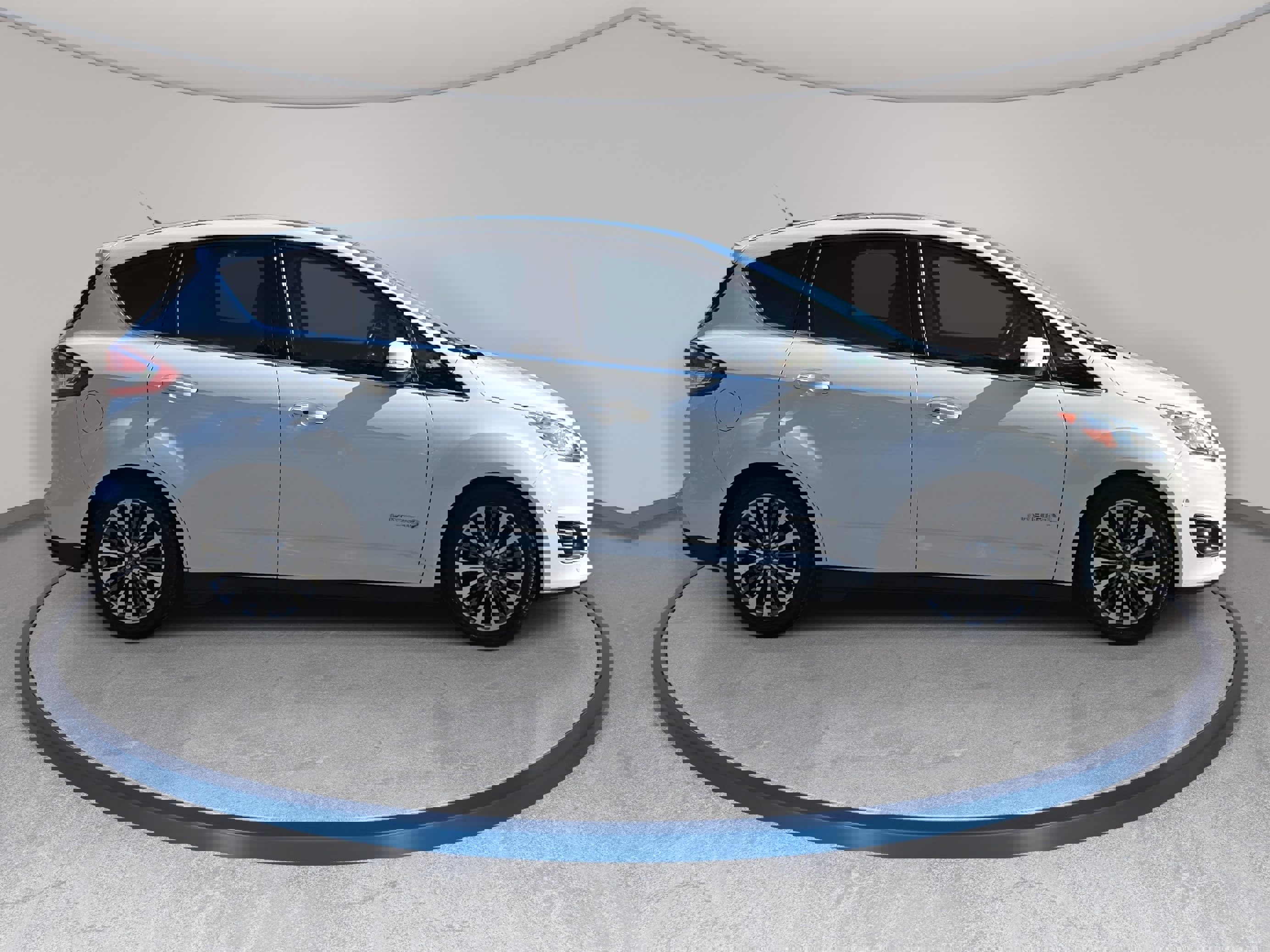 Used 2017 Ford C-MAX Titanium w/ Equipment Group 301A image 4