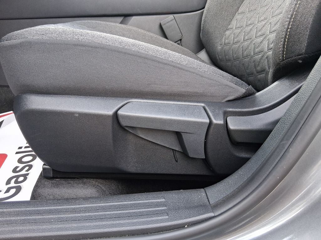 Used 2025 Nissan Kicks SV w/ Charging Package FWD image 13